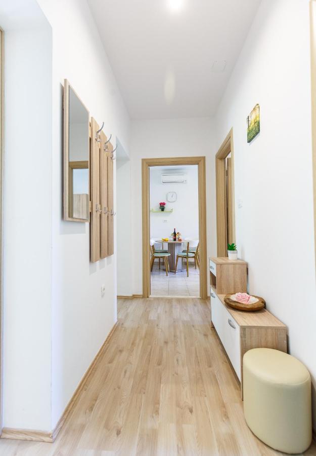 Apartment Green Forest Split Exterior photo